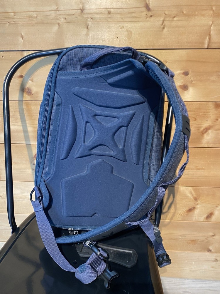 Vertx Commuter 2.0 Sling Backpack blue
