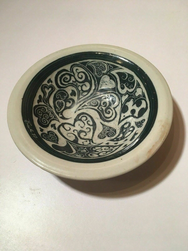 Ceramic Pottery Heart Decorated 1997 Russelli Signed