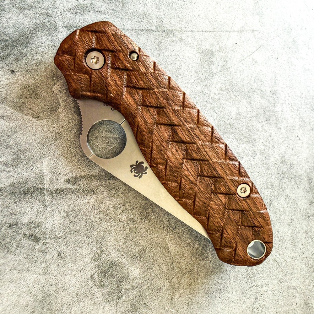 Nobleweave walnut scales for Spyderco Paramilitary 3