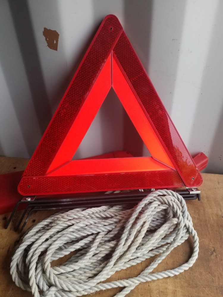 Car Warning Triangle Emergency Breakdown Reflective Foldable Sign Tow Rope