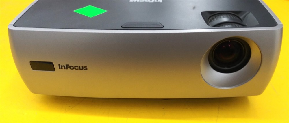 ⭐️⭐️⭐️⭐️⭐️ **MISSING FOOT** InFocus W240 DLP Desktop Projector