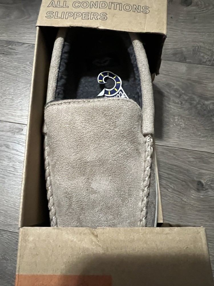 Dockers Memory Foam Slippers Size 7-8 New