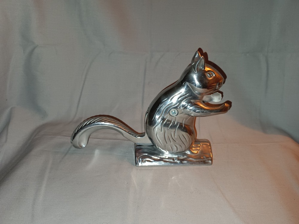 SQUIRREL ON LOG NUTCRACKER Cast Aluminum Squirrel Nutcracker Tall 6" Mechanical