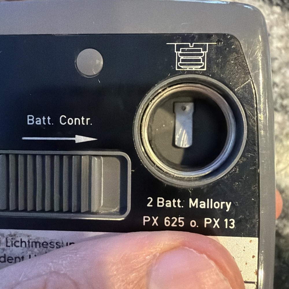 GOSSEN LUNA-PRO CAMERA LIGHT METER Missing Battery Cover