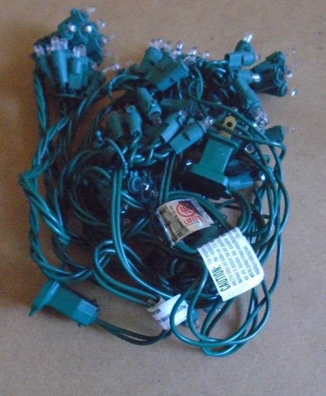 100 Ultra Burst Cluster Light Set Plug-In Clear Green Wire (2-boxes)