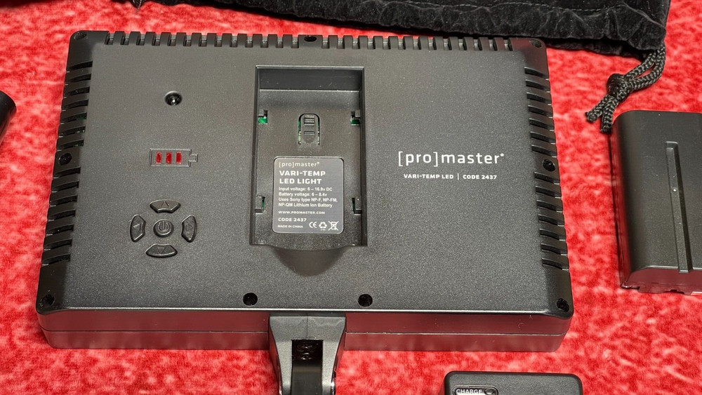ProMaster Vari-Temp Camera/Camcorder LED Light Panel 2437, RemoteControl, Handle