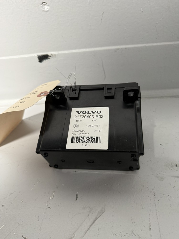 21720493-P02 VOLVO VNL CAB CONTROL UNIT MODULE 3683510