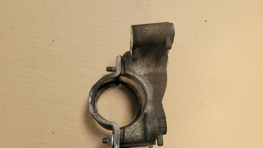 2017 Mazda 3 2.2D Driver side driveshaft mount bracket