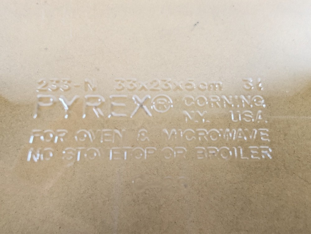13.5" Vintage PYREX Fireside Rectangular Roster 233-N
