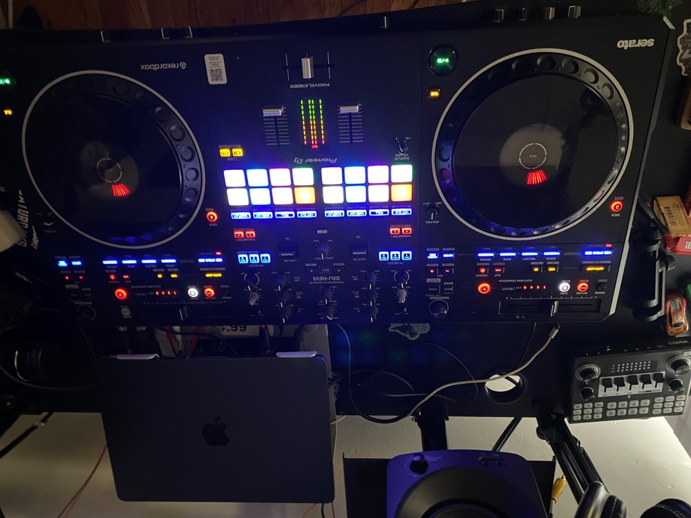 Pioneer DDJ-REV5 Scratch-Style 2-Channel Performance DJ Controller