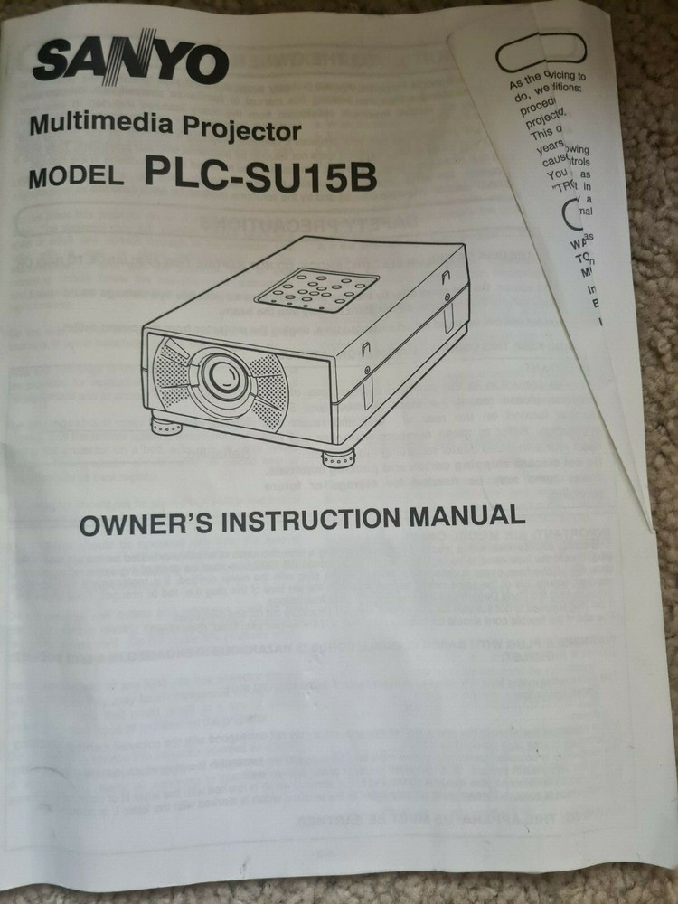 Sanyo Multimedia Projector PLC-SU15B with carry case