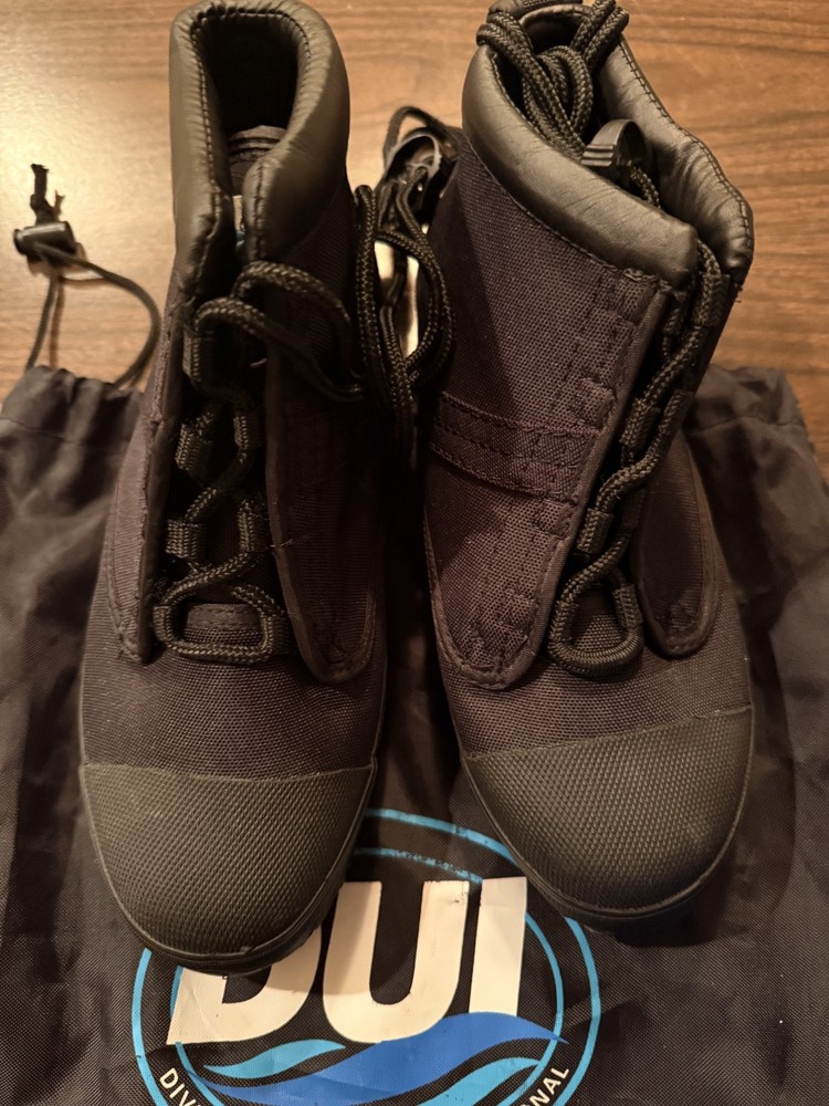 DUI - Rock Boots size 5 New!!