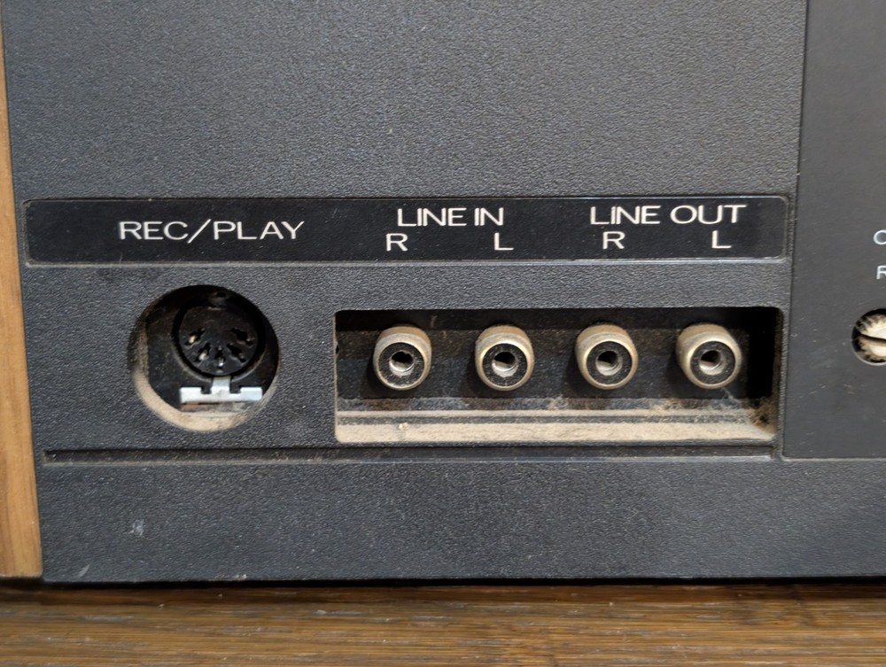 Hitachi D-410 Stereo Cassette Deck, Powers On, PARTS ONLY