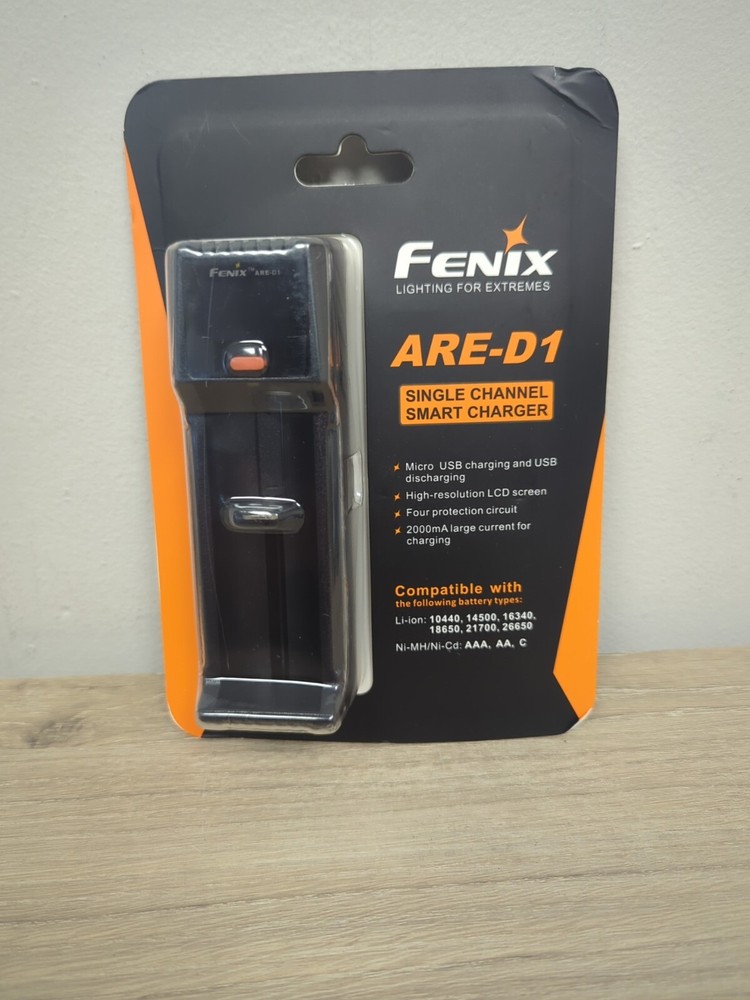 Fenix ARE-D1 Smart Battery Charger