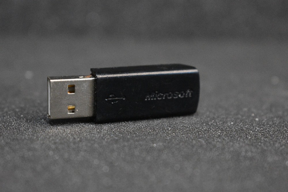 Microsoft 1423 - 2.4ghz Transceiver V7.0 Wireless USB Dongle