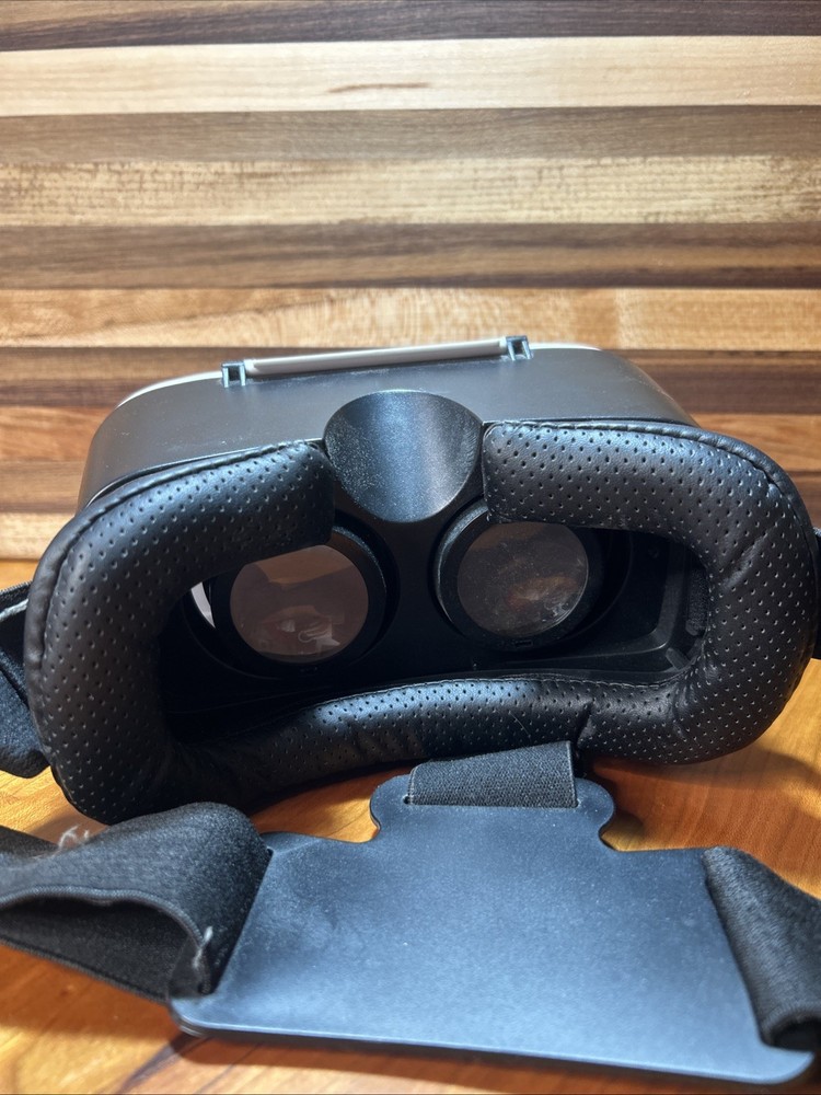 onn. Virtual Reality Smartphone Headset – VR Viewer – Works w/ iPhone & Android