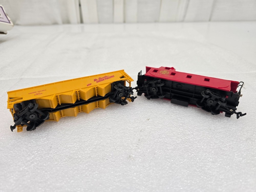 Bachman Galaxy HO Scale Train EZ Track System Read