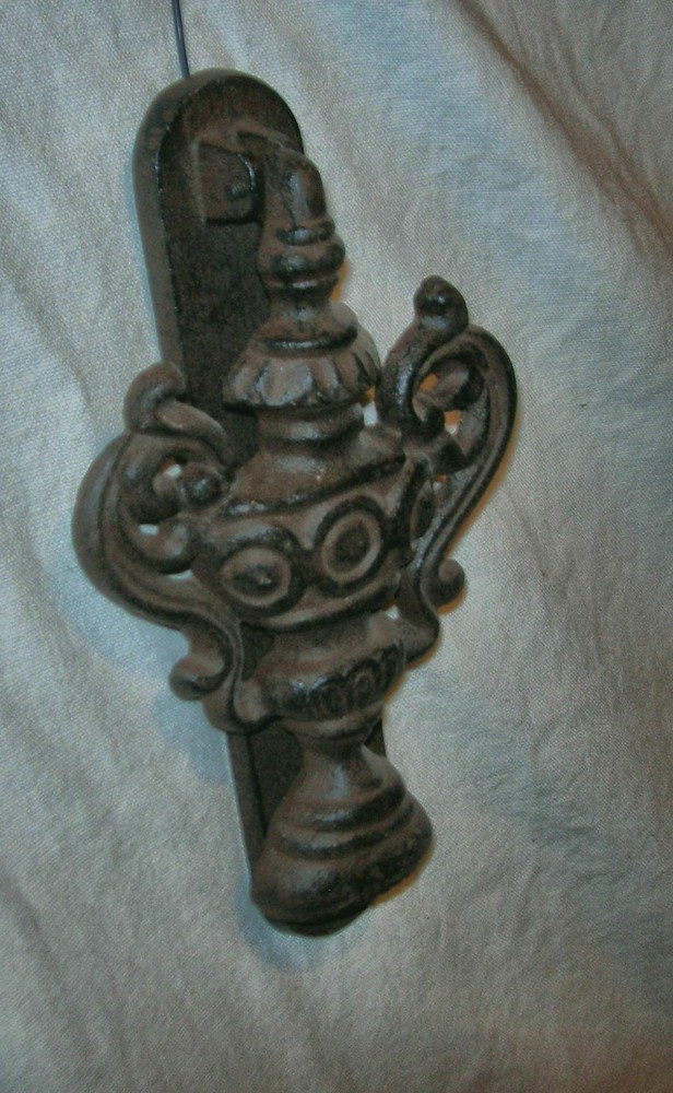 CAST IRON RUST FINISH URN DOOR KNOCKER