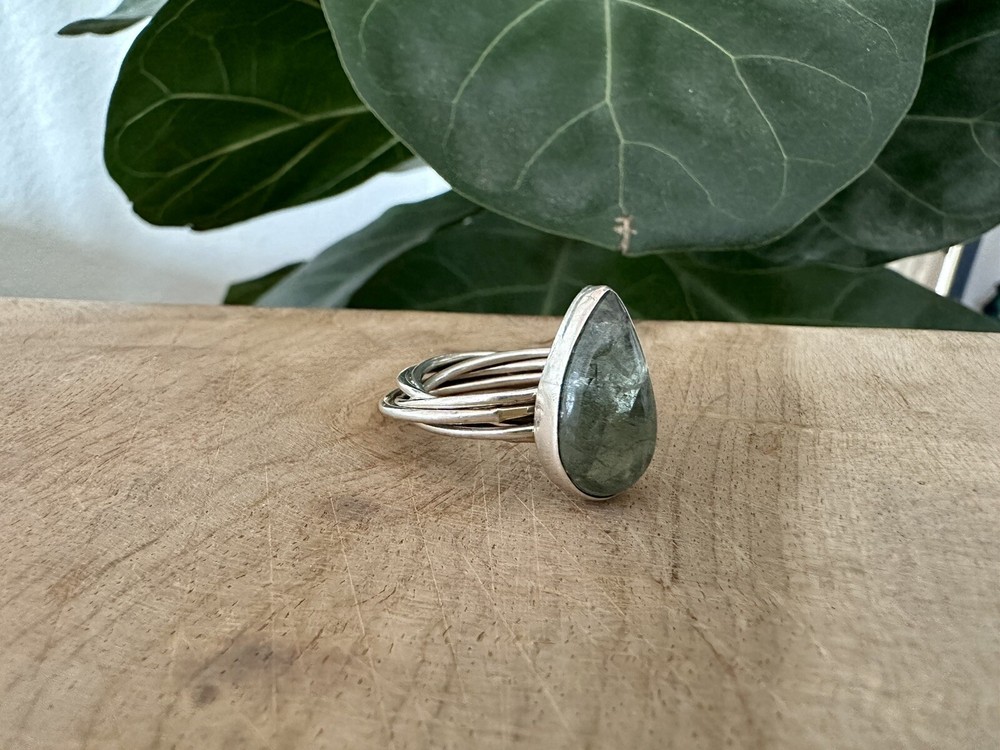 925 Sterling Silver & Stone Ring (Size 7.5)