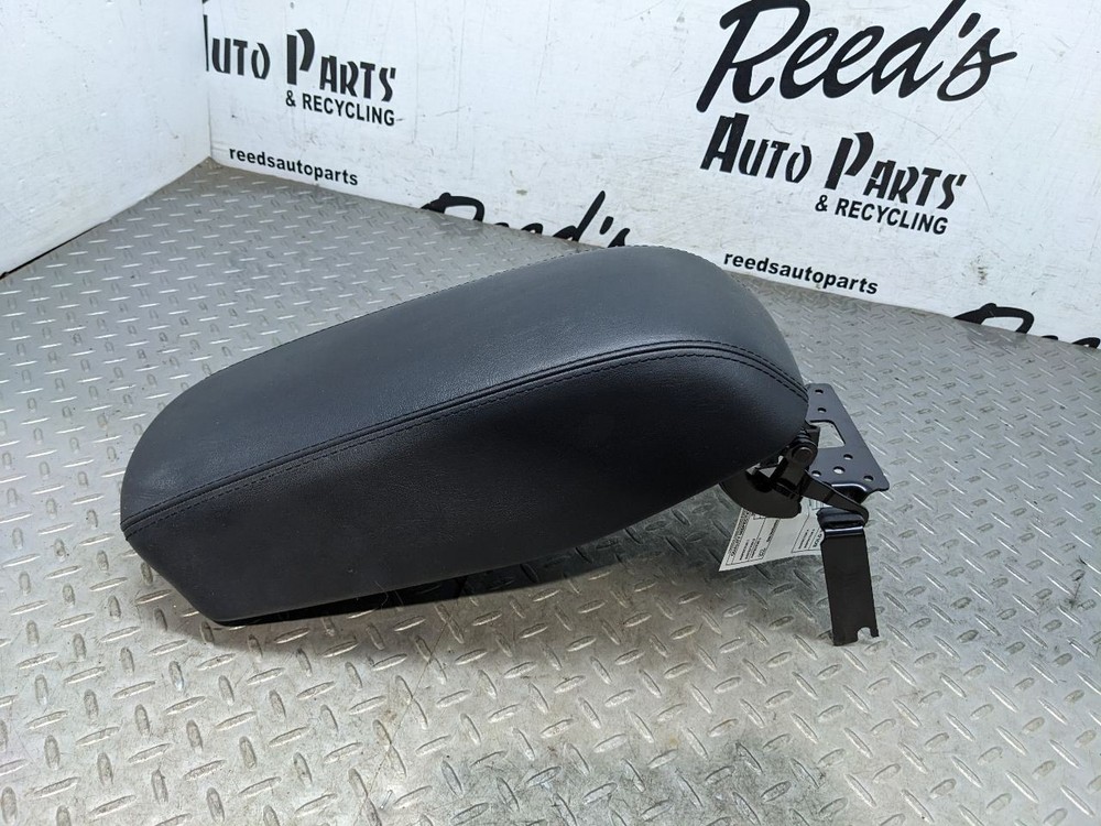 15-18 CHEROKEE Console Front Console Lid Black Leather Armrest OEM 1171750