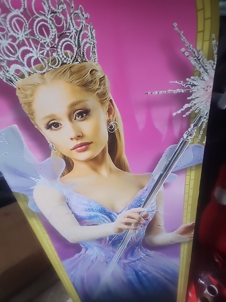 Wicked For Good 2025 Store Display Glinda End Cap Display Read Description
