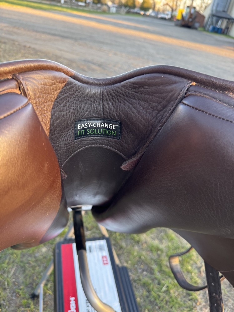 18" Bates All Purpose Saddle With Easy Change Fit Solution & CAIR System