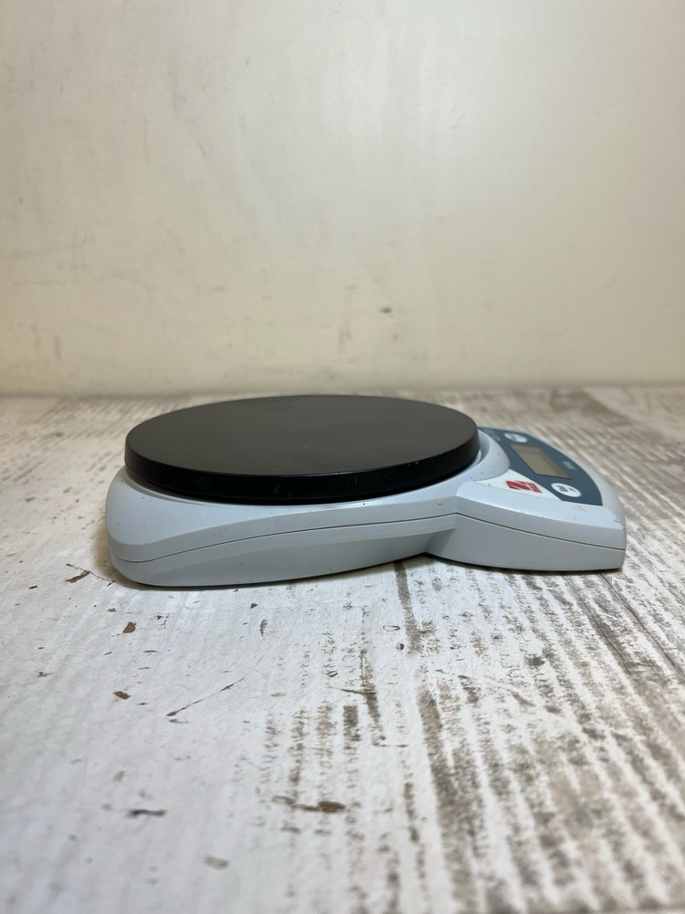 Ohaus CS2000 Compact Scale - 2000g CS Series Blue Tested Excellent Condition
