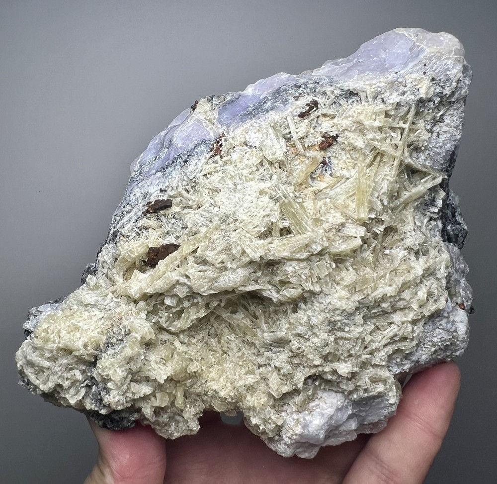 1086 Gr. Fluorescent Strong Persistent Phosphorescence Hackmanite W/ Richterite