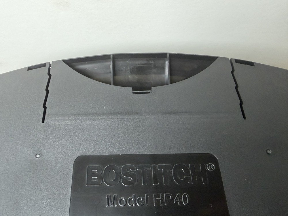 Bostitch HP40 EZ Squeeze 40 Sheet 3 Hole Punch - Silver/Black