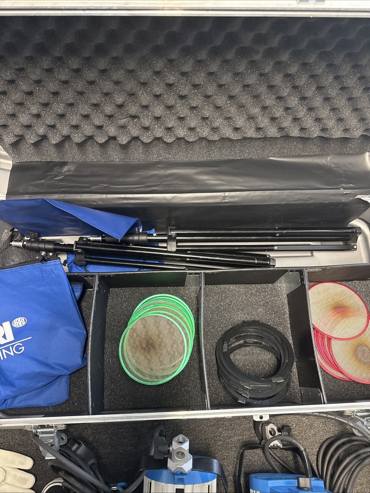 ARRI 650 Plus 2-Light Kit w/ Case, Barn Doors, Scrims, Cables – Tested