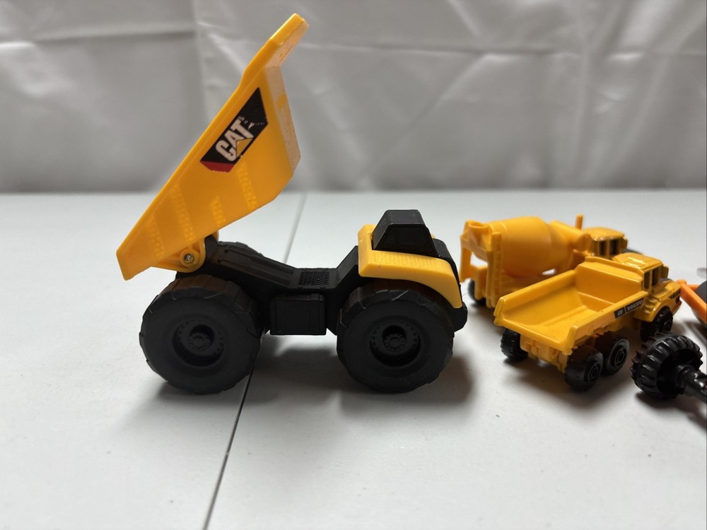 6 Construction Toy Vehicles ￼