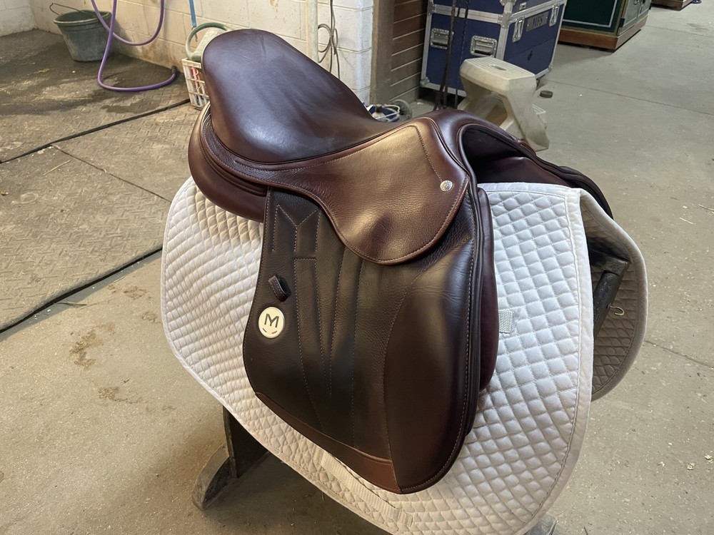 2022 Meyer Saddle Wide Tree Slightly Used