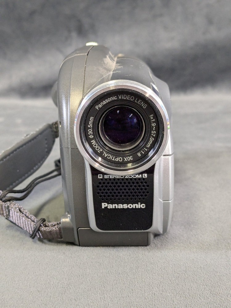 Untested Panasonic VDR-D150 DVD Camcorder Multi-Format 30x Optical Zoom