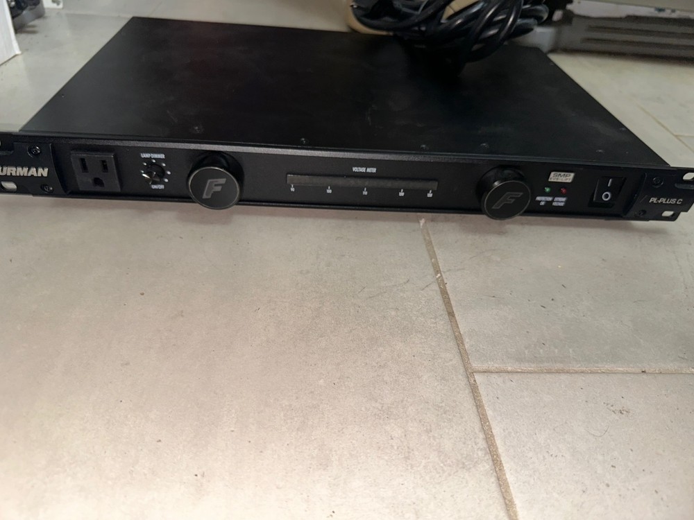 Furman PL-PLUSC 15A Advanced Power Conditioner with Lights & Voltmeter