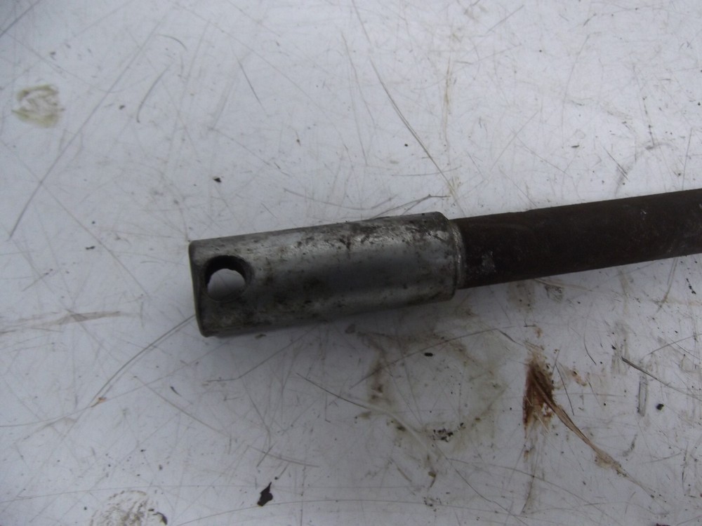 SUZUKI GT250 WHEEL SPINDLE