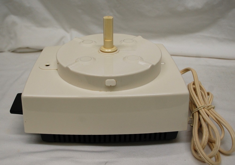 CUISINART DLC-10E Food Processor with Multiple blades Preowned Works Great
