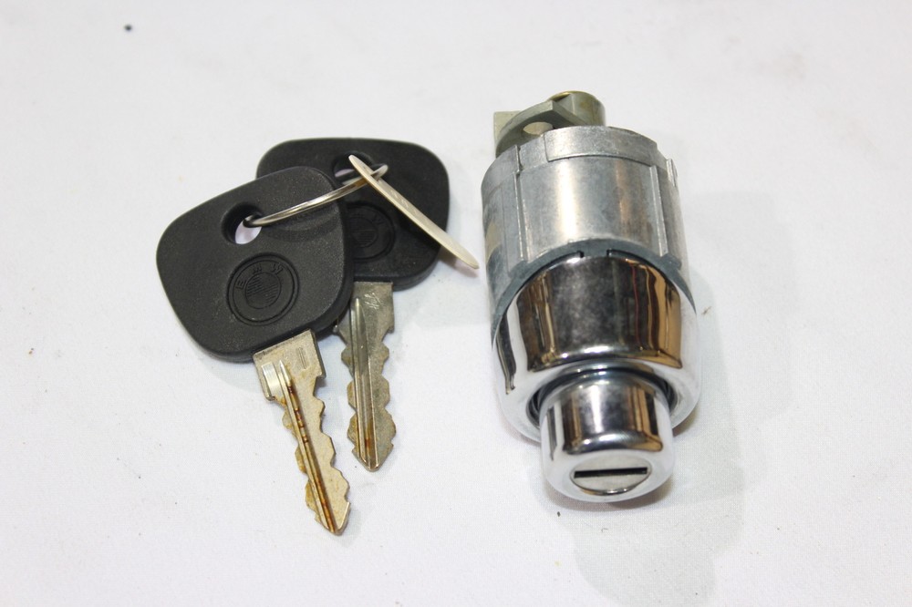 Trunk lid lock with key for BMW 7 series E-23