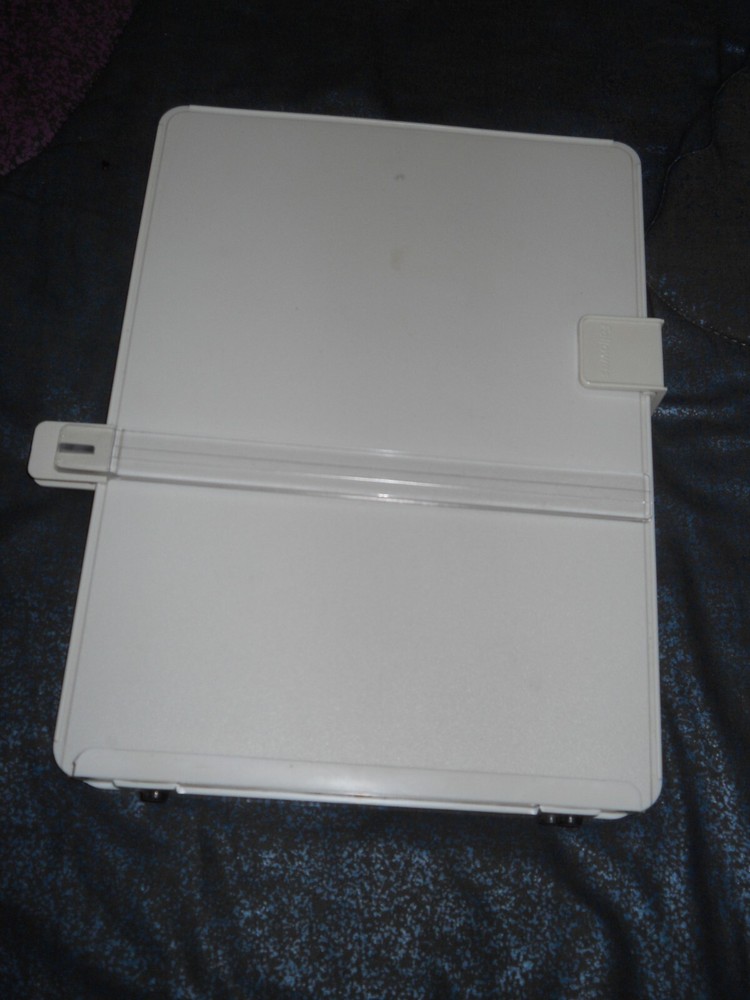 Fellowes Non-Magnetic Desktop Copyholder - 25 Sheet Capacity - Plastic  _