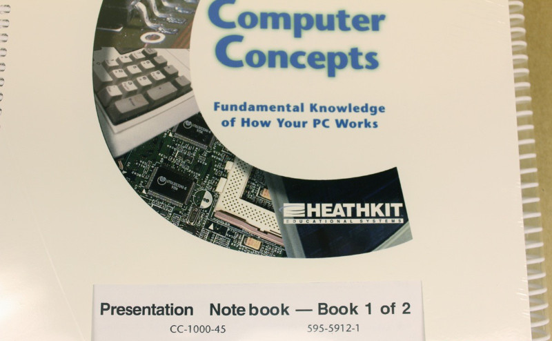 Heathkit CC-1000-45 COMPUTER CONCEPTS PC Fundamentals Presentation Notebook New