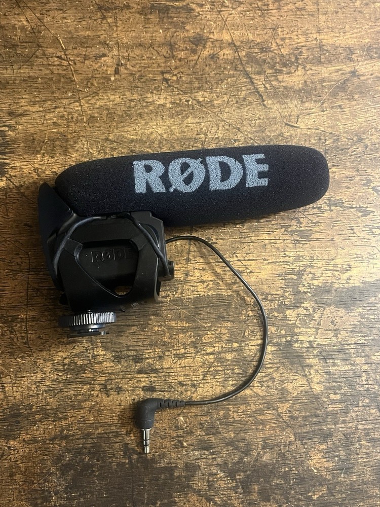 Rode VideoMic Pro. Rode Microphone. No Battery. Please Read