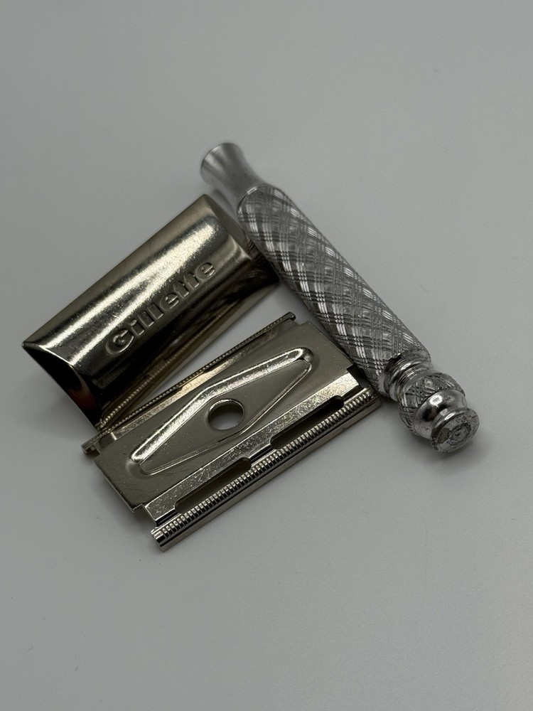 Vintage Gillette Double Edge Razor & Platinum Plus Blade. Date code T4