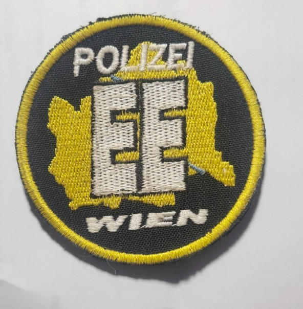 VIENNA AUSTRIA POLIZEI EE WIEN AUSTRIAN POLICE SHOULDER PATCH - HOOK & LOOP BACK
