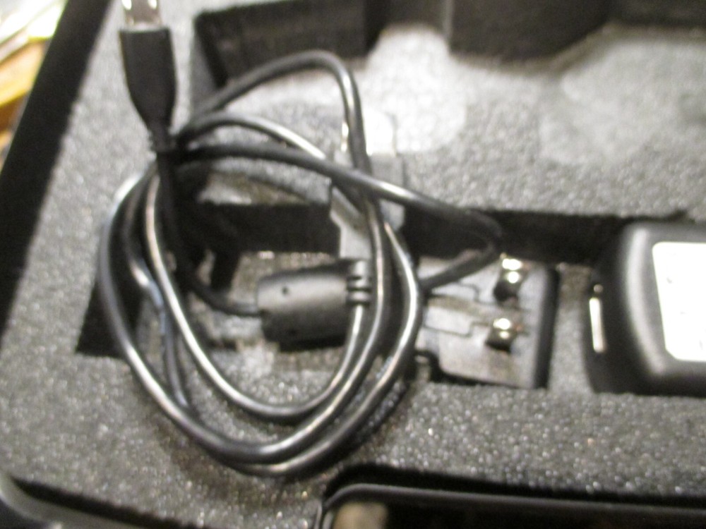 Fluke VT04 Visual IR Thermometer /W Case, new battery