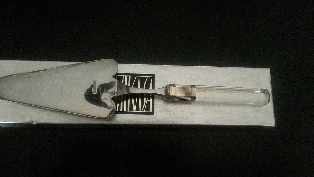 Mikasa "PRISMA" Cake / Pie Server Crystal handle with gold band