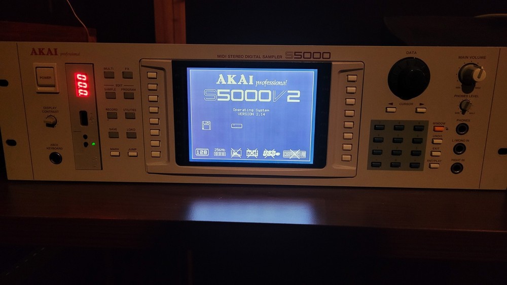 AKAI S5000 sampler with floppy emulator and external SCSI drive