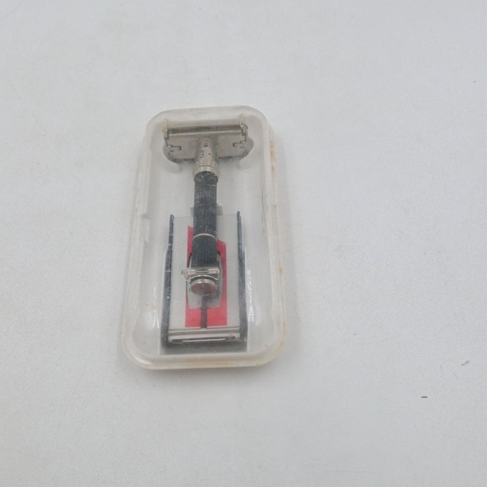 Gillette Super Adjustable 109 safety razor W/ Case