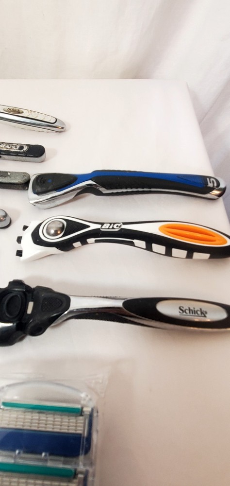 Gillette Proglide Handle / 8 Blades And More / READ AD