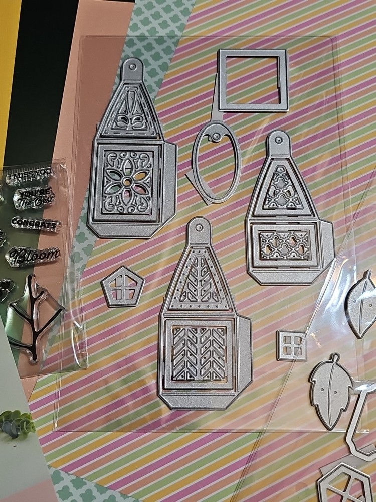 Tonic Studios Craft Kit #49 Flower Power Gift Box