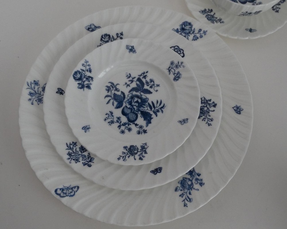 Royal Worcester BLUE SPRAYS Pattern Swirl Rim version 7 Piece Place Setting