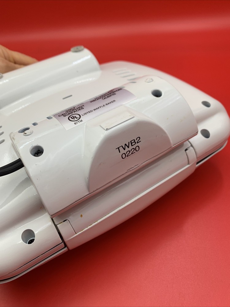 Toastmaster Easy Clean Waffle Baker - TWB2 0220 White Tested Working & Clean